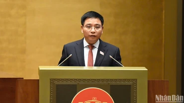 Bộ trưởng Giao thông vận tải Nguyễn Văn Thắng trình bày Tờ trình về việc điều chỉnh chủ trương đầu tư Dự án Cảng hàng không quốc tế Long Thành. (Ảnh: DUY LINH)