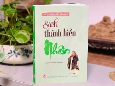Cuốn sách "Sách thánh hiền - Nhân".