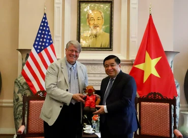 Bộ trưởng Kế hoạch và Đầu tư Nguyễn Chí Dũng tiếp Tiến sĩ Richard Lawton Thurston, nguyên Phó Chủ tịch TSMC, tại Washington D.C.