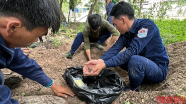 Với những người làm nhiệm vụ đặc biệt trên đất bạn Campuchia, tìm thấy đồng đội là khoảnh khắc đáng quý nhất. (Nguồn: Đội K93)