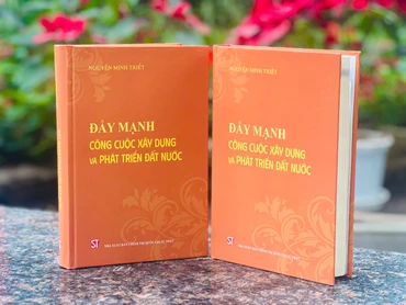 Cuốn sách "Đẩy mạnh công cuộc xây dựng và phát triển đất nước" tuyển chọn hơn 70 bài viết, bài phát biểu, thư của nguyên Chủ tịch nước Nguyễn Minh Triết từ năm 2000 đến năm 2010.