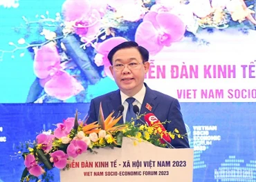 Chủ tịch Quốc hội Vương Đình Huệ phát biểu bế mạc Diễn đàn. (Ảnh: DUY LINH)