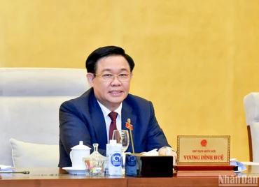 Chủ tịch Quốc hội Vương Đình Huệ phát biểu tại phiên họp. (Ảnh: DUY LINH)