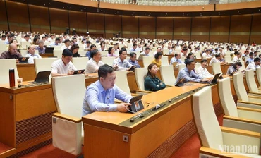 Các đại biểu Quốc hội dự phiên thảo luận ở hội trường sáng 30/5. (Ảnh: THỦY NGUYÊN)