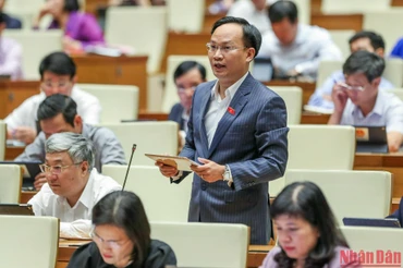 Đại biểu Phạm Văn Thịnh (Bắc Giang) tham gia ý kiến thảo luận tại phiên họp. (Ảnh: DUY LINH) 