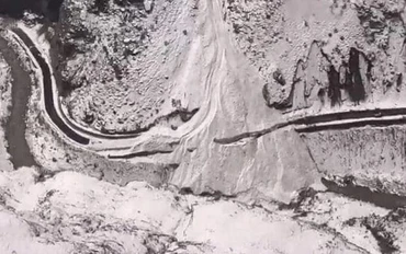 Vỡ sông băng dẫn tới lở tuyết tại khu vực thuộc bang Uttarakhand, miền Bắc Ấn Độ. (Nguồn: ndtv.com)