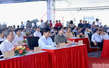 Thủ tướng Phạm Minh Chính dự Lễ khánh thành Dự án xây dựng công trình đường bộ cao tốc Bắc - Nam phía đông giai đoạn 2017-2020 đoạn Mai Sơn - Quốc lộ 45 và Phan Thiết - Dầu Giây.