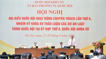 Phó Chủ tịch Quốc hội Trần Quang Phương điều hành nội dung thảo luận về dự án Luật Phòng cháy, chữa cháy và cứu nạn, cứu hộ sáng 28/8. (Ảnh: DUY LINH)