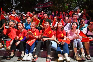 Thức trắng đêm chờ đón Lễ diễu binh, diễu hành kỷ niệm Chiến thắng Điện Biên Phủ