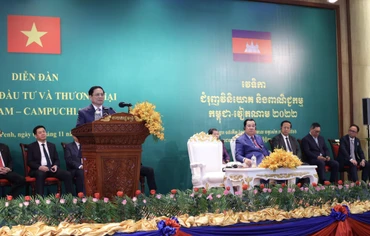 Thủ tướng Phạm Minh Chính phát biểu tại Diễn đàn Việt Nam-Campuchia. (Ảnh: TTXVN) 