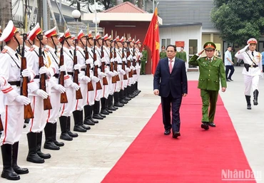 Thủ tướng Phạm Minh Chính duyệt đội danh dự.