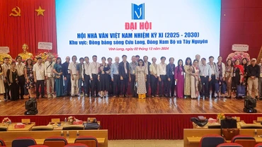 Đại biểu dự Đại hội chụp hình lưu niệm. 