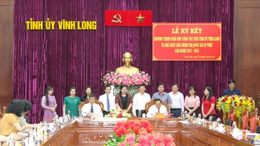 Lễ ký kết giữa Tỉnh ủy Vĩnh Long và Nhà xuất bản Chính trị quốc gia Sự thật.