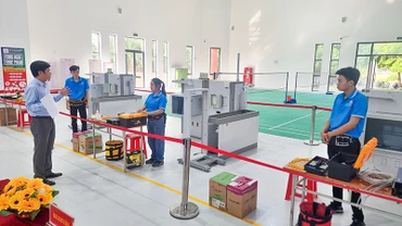 Các thí sinh chuẩn bị bước vào phần sát hạch. 