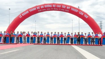 Phó Thủ tướng Trần Lưu Quang dự lễ khánh thành cao tốc Mỹ Thuận-Cần Thơ.