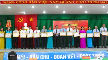 Nhiều cá nhân được tuyên dương học theo Bác. 