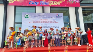 Vĩnh Long chào mừng đón những vị khách quốc tế đầu tiên