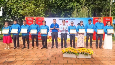 Các nhà giáo trẻ tiêu biểu năm 2024 được tuyên dương.