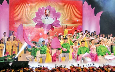 “Ý Đảng, lòng dân” được kết tinh trong những chương trình nghệ thuật lớn mừng xuân. Ảnh: Anh Sơn