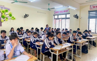 Giờ học của học sinh lớp 9, Trường THCS Hà Huy Tập, tỉnh Nghệ An. (Ảnh MỸ HÀ)