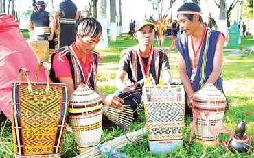 Gia Lai chú trọng phát triển ngành nghề thủ công truyền thống gắn với bảo tồn và phát huy các giá trị văn hóa các dân tộc bản địa.