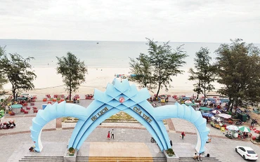 Khu du lịch biển Cửa Việt đang được đầu tư xây dựng, chỉnh trang để thu hút du khách.