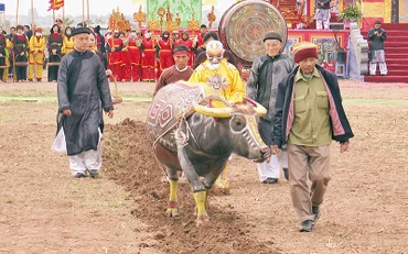 Nghi thức cày ruộng tại Lễ hội Tịch điền Đọi Sơn năm 2023.