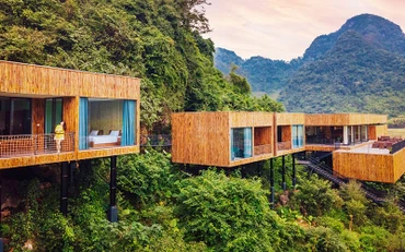 Khu lưu trú Tú Làn Lodge được thiết kế theo mô hình nhà nổi Tân Hóa để phục vụ khách du lịch trong mùa lũ.