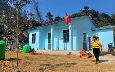 Những căn nhà tái định cư đã hoàn thành, bàn giao cho người dân xóm Lũng Lỳ, xã Ca Thành, huyện Nguyên Bình, tỉnh Cao Bằng. (Ảnh MINH TUẤN)
