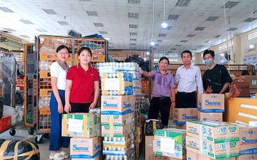 Nhiều kiện hàng tại Cà Mau đã được đóng gói cẩn thận để gửi đến đồng bào vùng bão, lũ phía bắc.