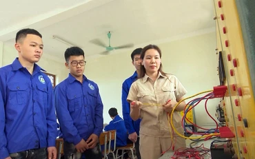 Mô hình đào tạo song song học nghề và học văn hóa cho học sinh đã tốt nghiệp trung học cơ sở tại Trường cao đẳng Than khoáng sản Việt Nam, tỉnh Thái Nguyên. (Ảnh TRỌNG BÌNH)