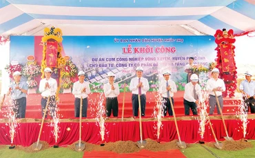 Khởi công xây dựng Cụm công nghiệp Võng Xuyên. (Ảnh LÂM NGUYỄN)