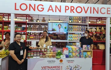Sản phẩm nông sản tươi, nông sản chế biến, thực phẩm chế biến, đồ uống, hàng thủ công mỹ nghệ của doanh nghiệp Long An tham gia “Tuần hàng Việt Nam tại Thái Lan".
