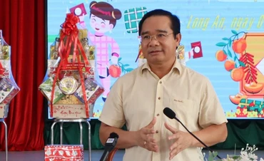 Bí thư Tỉnh ủy Long An Nguyễn Văn Được chúc Tết các lực lượng vũ trang tại Tiểu đoàn 1. 