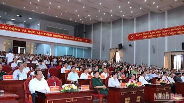 Các đại biểu tham dự họp mặt.