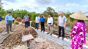 Lãnh đạo tỉnh Cà Mau kiểm tra tiến độ xóa nhà tạm, nhà dột nát trên địa bàn thành phố Cà Mau.