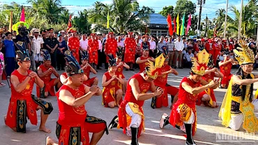 Hoạt cảnh tưởng nhớ công đức của các vị Vua Hùng và tiền nhân tại Đền thờ Vua Hùng của tỉnh Cà Mau vào sáng 18/4.
