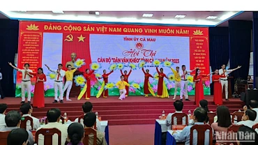 Văn nghệ chào mừng khai mạc Hội thi cán bộ “dân vận khéo” cấp tỉnh năm 2023 tại Cà Mau.