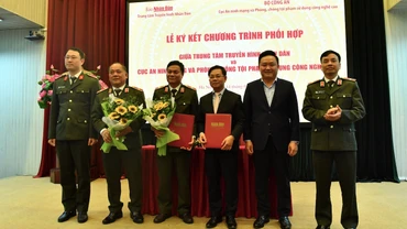 Truyền hình Nhân Dân ký kết hợp tác với Cục An ninh mạng và phòng, chống tội phạm sử dụng công nghệ cao. (Ảnh: Minh Tuấn)