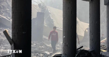 Cảnh đổ nát sau cuộc không kích của Israel tại Gaza. (Ảnh: THX/TTXVN)