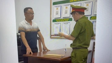 Cơ quan Cảnh sát điều tra Công an tỉnh Đắk Lắk công bố Quyết định khởi tố bị can đối với Ngô Văn Trúc.