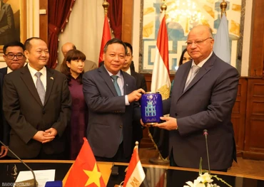 Đoàn đại biểu thành phố Hà Nội do Phó Bí thư Thành ủy Nguyễn Văn Phong làm trưởng đoàn trong chuyến thăm và làm việc tại Ai Cập từ ngày 15-19/10 vừa qua. (Ảnh: baoquocte.vn)