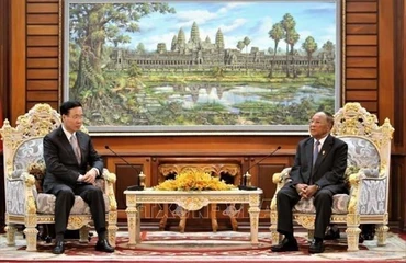 Chủ tịch danh dự Đảng Nhân dân Campuchia, Chủ tịch Quốc hội Campuchia Samdech Heng Samrin tiếp đồng chí Võ Văn Thưởng, Ủy viên Bộ Chính trị, Thường trực Ban Bí thư. (Ảnh: TTXVN)