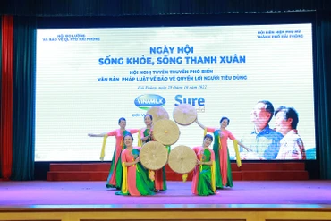 Tiết mục văn nghệ chào mừng.