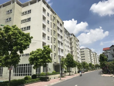 Khu nhà ở tại quận Long Biên (Hà Nội) chậm đưa vào sử dụng. 