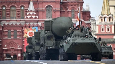 Tên lửa đạn đạo liên lục địa Yars của Nga tại lễ duyệt binh kỷ niệm Ngày Chiến thắng trên Quảng trường Đỏ ở Thủ đô Moskva, ngày 9/5/2024. (Ảnh: AFP/TTXVN)