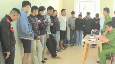 Một nhóm đối tượng trong đường dây tổ chức đánh bạc và đánh bạc dưới hình thức cá độ bóng đó trong thời gian diễn ra World Cup 2022 bị Công an thành phố Buôn Ma Thuột phát hiện bắt giữ.