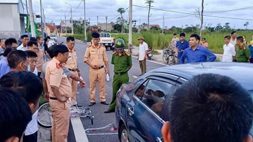Hiện trường vụ tai nạn giữa xe tập lái và xe đạp khiến bé gái 5 tuổi tử vong.