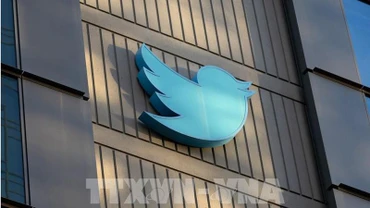Biểu tượng Twitter tại trụ sở ở San Francisco, California, Mỹ. (Ảnh: AFP/ TTXVN)