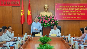Đồng chí Trần Tuấn Anh phát biểu tại buổi làm việc.